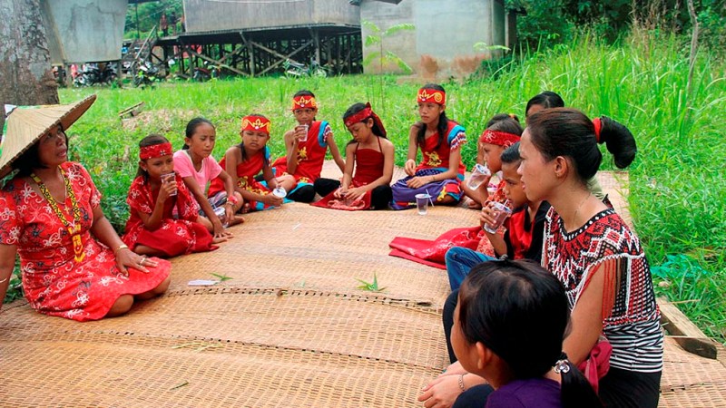 Sekolah Tanpa Internet: Bagaimana Anak-Anak Pedalaman Tetap Bisa Berprestasi