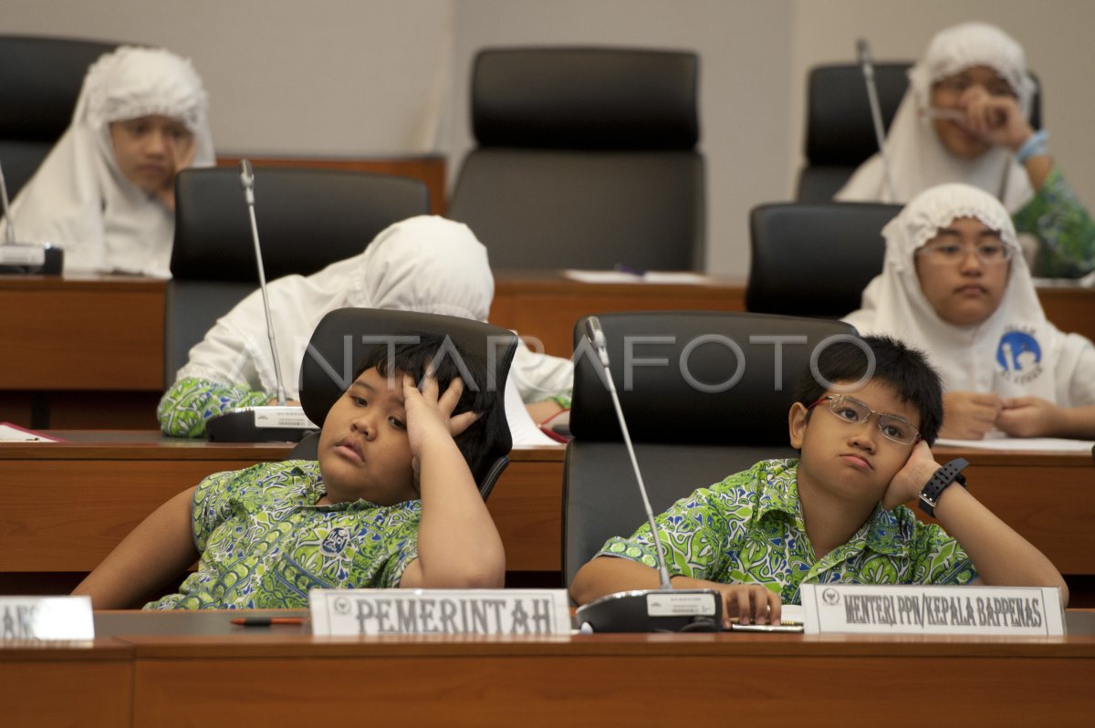 Pendidikan Politik di Sekolah: Mendidik Pemilih Muda Sejak Bangku SMP?